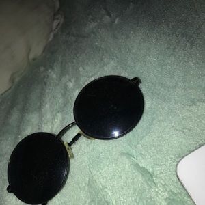 VINTAGE ROUND SUNGLASSES 😎